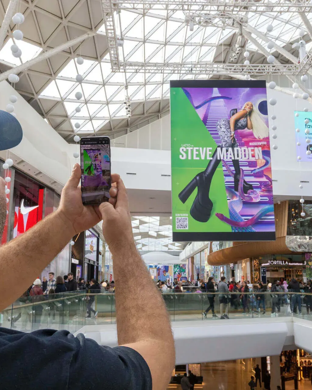 Shopping Centre — Digital Screen